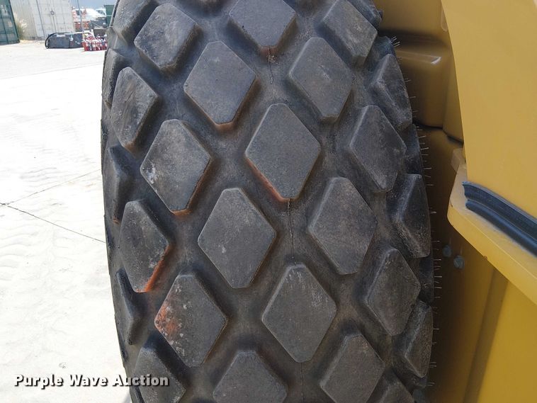 image for item EE5295 2011 Caterpillar CS-56 single drum vibratory roller