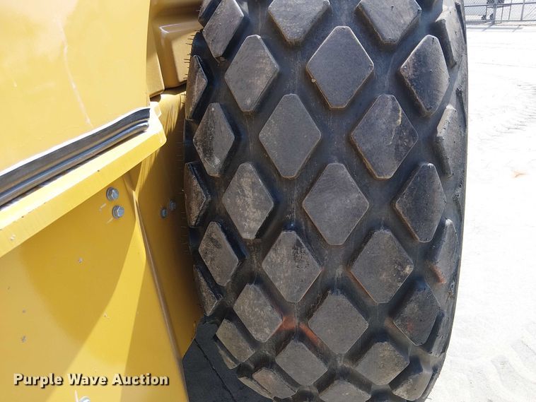 image for item EE5295 2011 Caterpillar CS-56 single drum vibratory roller