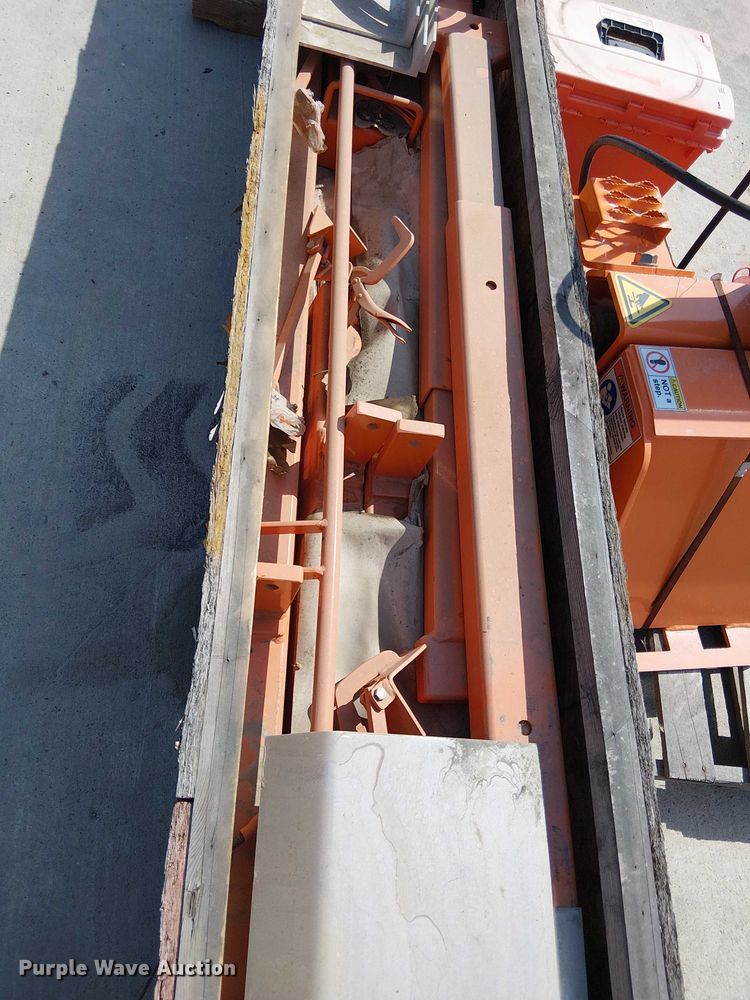 image for item EE5296 Dragon DS24 concrete screed