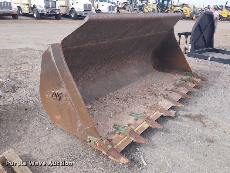 image for item EE5300 Case 821 wheel loader bucket