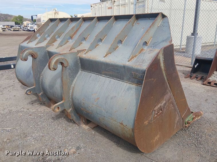 image for item EE5300 Case 821 wheel loader bucket