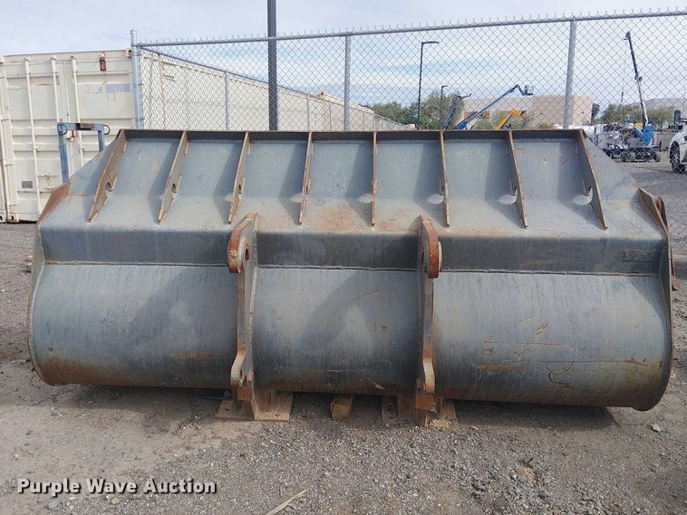 image for item EE5300 Case 821 wheel loader bucket