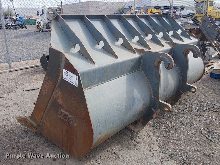 image for item EE5300 Case 821 wheel loader bucket