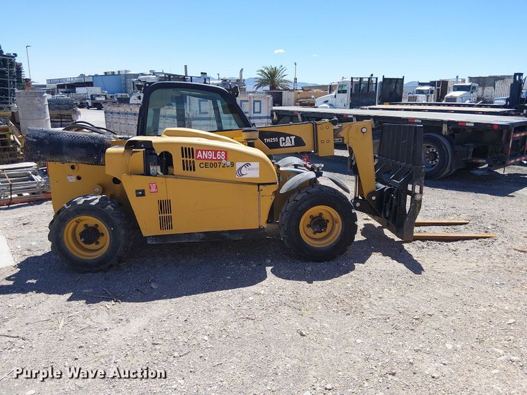image for item EE5301 2013 Caterpillar TH255 telehandler