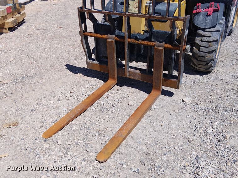 image for item EE5301 2013 Caterpillar TH255 telehandler