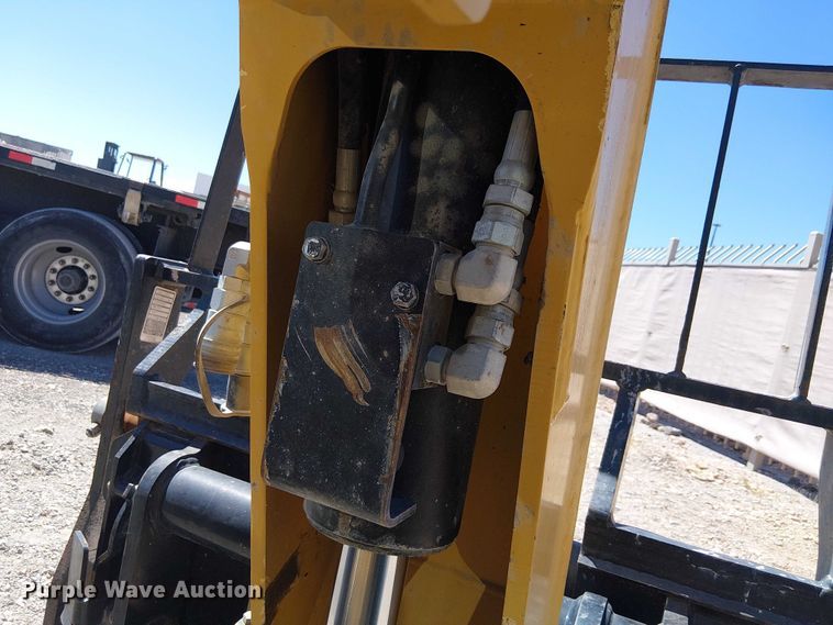 image for item EE5301 2013 Caterpillar TH255 telehandler