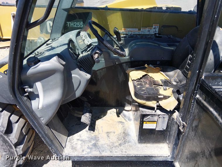 image for item EE5301 2013 Caterpillar TH255 telehandler