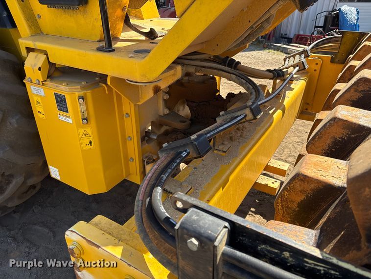 image for item EF1038 2019 Sakai SV544T single drum vibratory roller