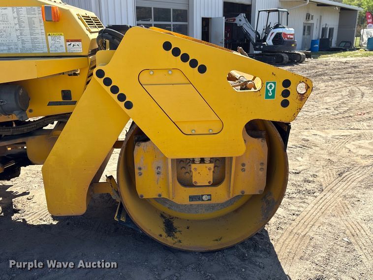 image for item EF1039 2019 Sakai SW654 double drum vibratory roller