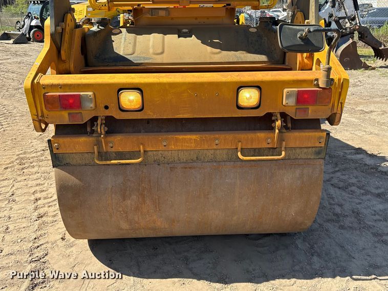 image for item EF1039 2019 Sakai SW654 double drum vibratory roller