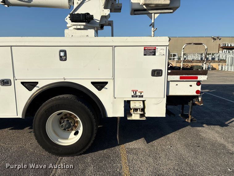 image for item EF1048 2015 Freightliner Business Class M2 bucket truck