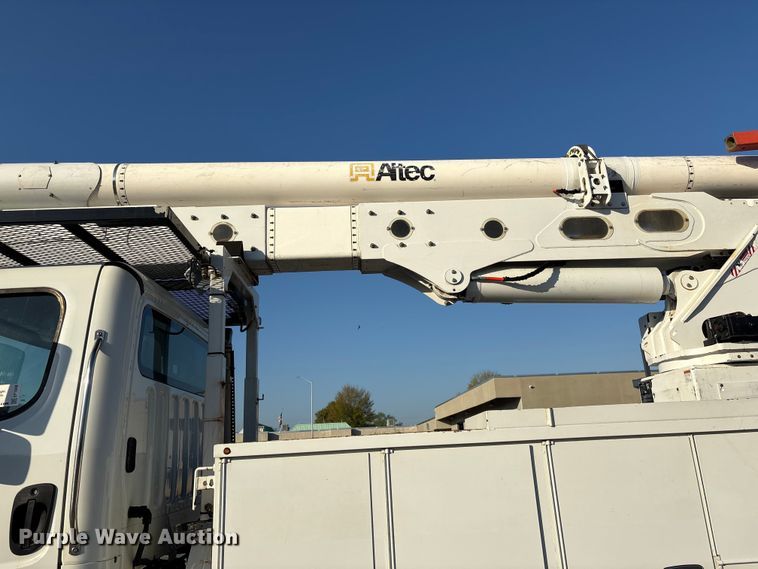 image for item EF1048 2015 Freightliner Business Class M2 bucket truck