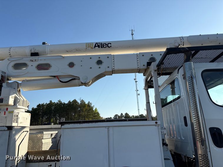 image for item EF1048 2015 Freightliner Business Class M2 bucket truck