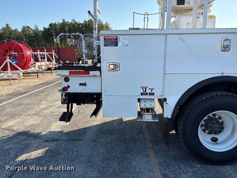 image for item EF1048 2015 Freightliner Business Class M2 bucket truck