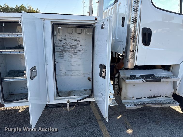 image for item EF1048 2015 Freightliner Business Class M2 bucket truck