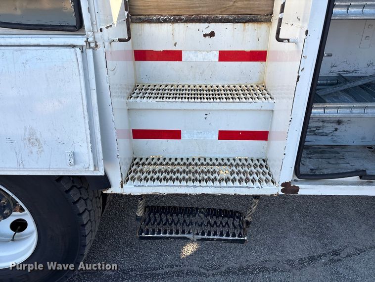 image for item EF1048 2015 Freightliner Business Class M2 bucket truck