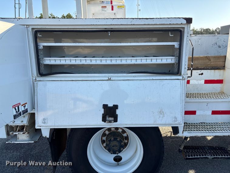 image for item EF1048 2015 Freightliner Business Class M2 bucket truck