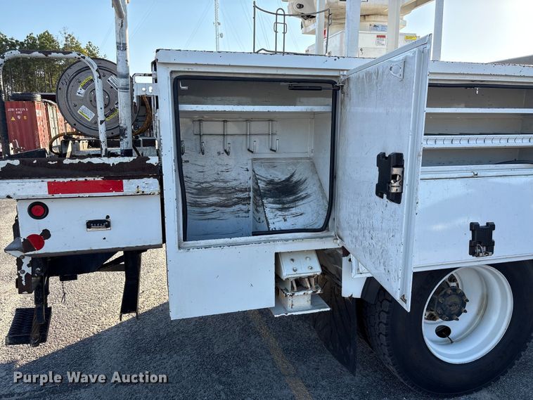 image for item EF1048 2015 Freightliner Business Class M2 bucket truck