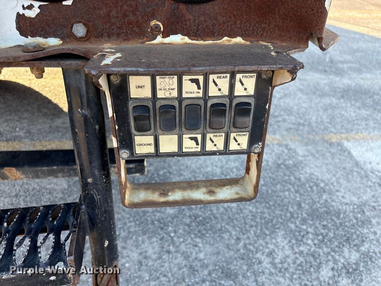 image for item EF1048 2015 Freightliner Business Class M2 bucket truck