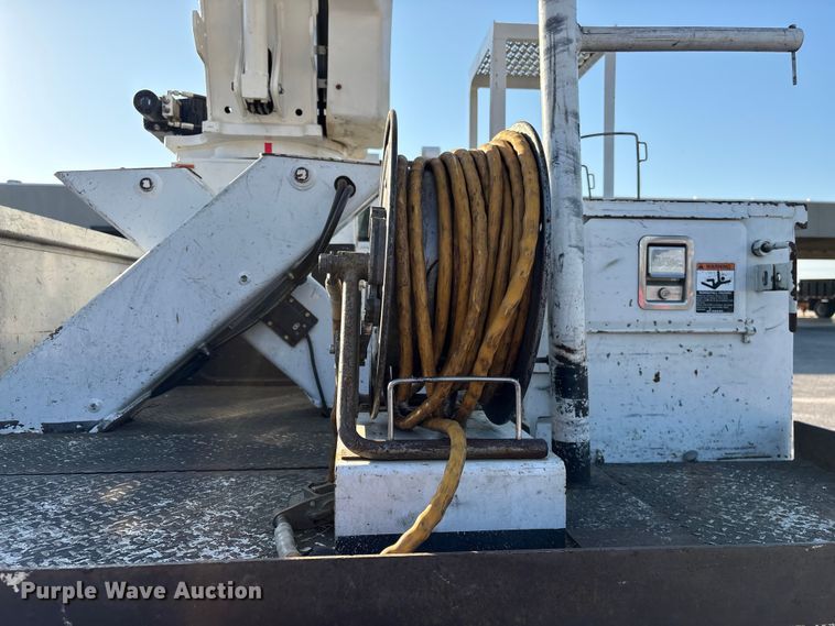 image for item EF1048 2015 Freightliner Business Class M2 bucket truck