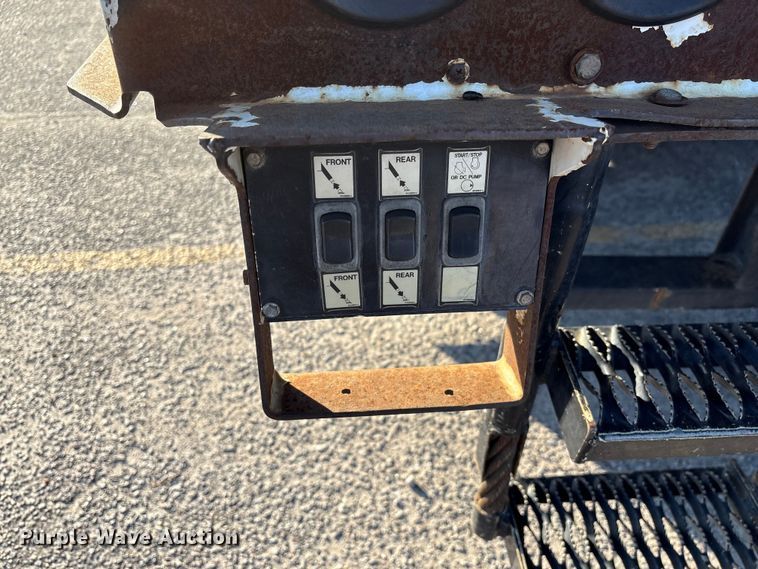 image for item EF1048 2015 Freightliner Business Class M2 bucket truck