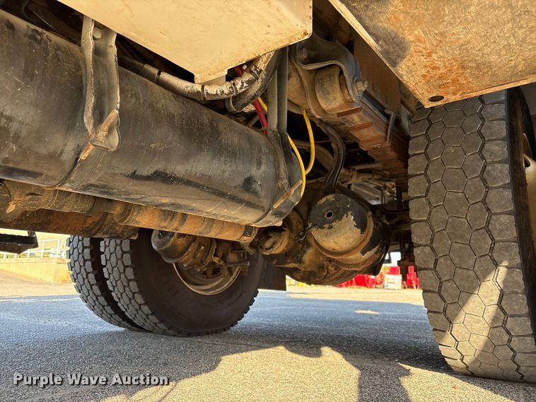 image for item EF1048 2015 Freightliner Business Class M2 bucket truck