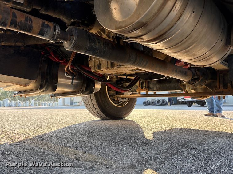 image for item EF1048 2015 Freightliner Business Class M2 bucket truck