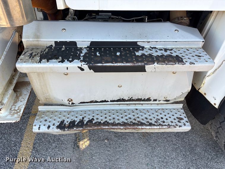 image for item EF1048 2015 Freightliner Business Class M2 bucket truck