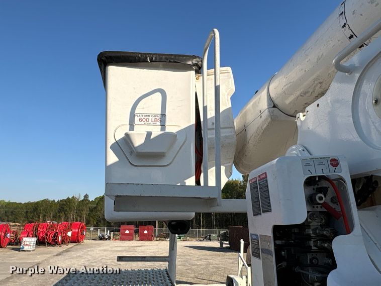 image for item EF1048 2015 Freightliner Business Class M2 bucket truck