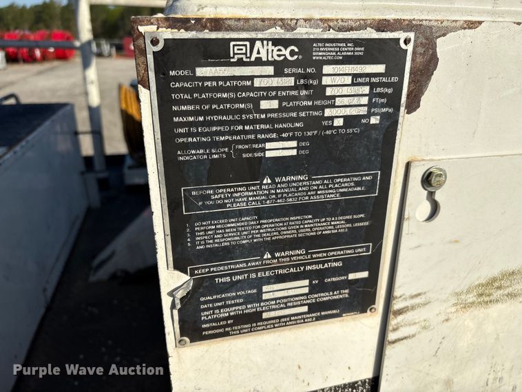 image for item EF1048 2015 Freightliner Business Class M2 bucket truck