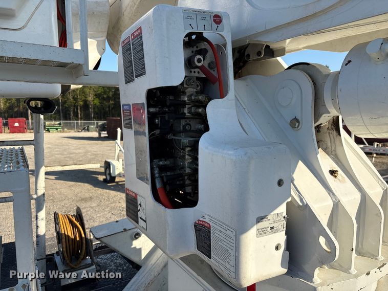 image for item EF1048 2015 Freightliner Business Class M2 bucket truck