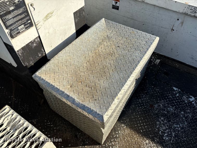 image for item EF1048 2015 Freightliner Business Class M2 bucket truck