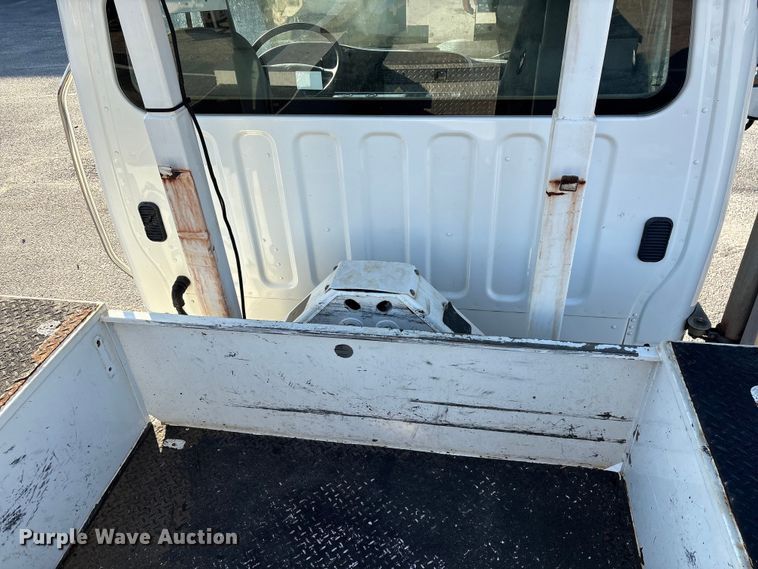 image for item EF1048 2015 Freightliner Business Class M2 bucket truck