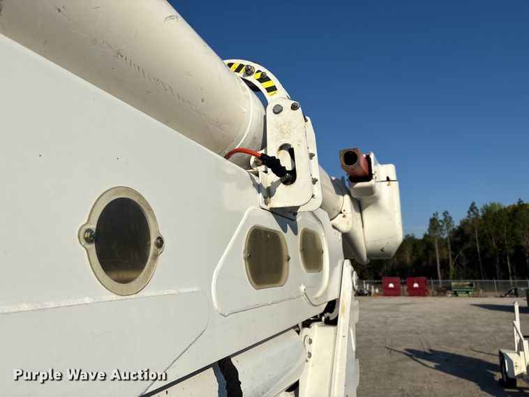 image for item EF1048 2015 Freightliner Business Class M2 bucket truck