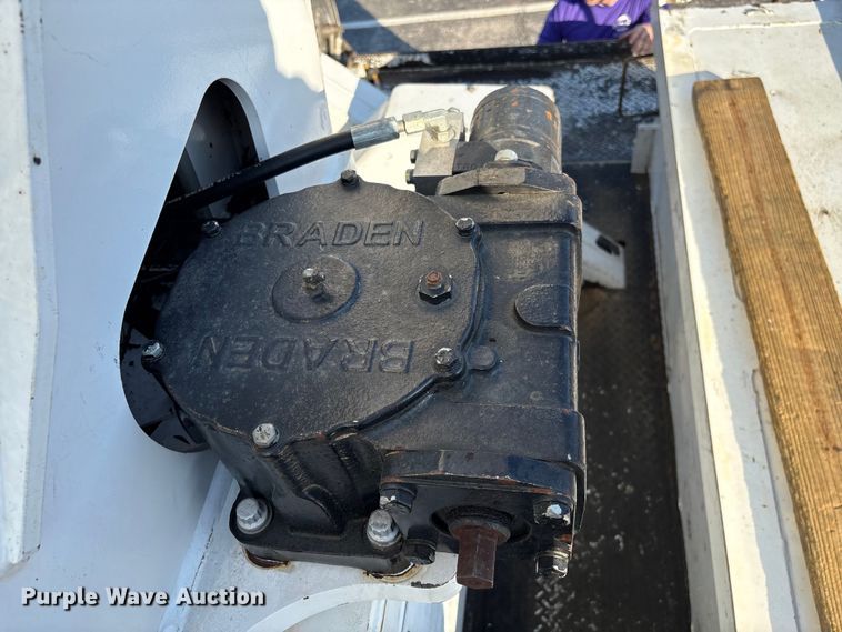 image for item EF1048 2015 Freightliner Business Class M2 bucket truck