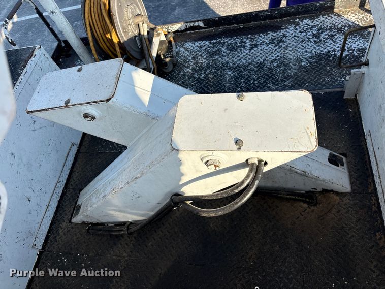 image for item EF1048 2015 Freightliner Business Class M2 bucket truck