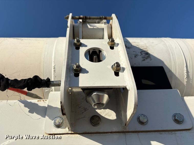 image for item EF1048 2015 Freightliner Business Class M2 bucket truck