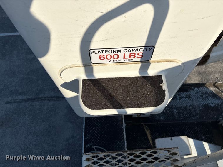 image for item EF1048 2015 Freightliner Business Class M2 bucket truck