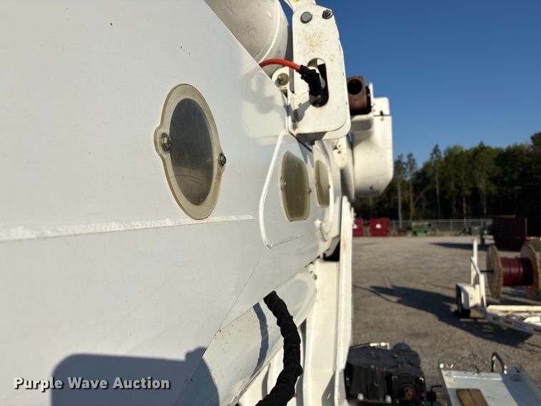 image for item EF1048 2015 Freightliner Business Class M2 bucket truck