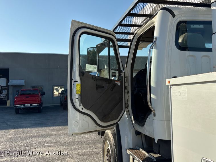 image for item EF1048 2015 Freightliner Business Class M2 bucket truck