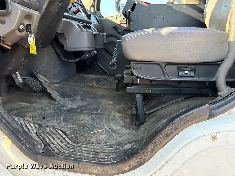 image for item EF1048 2015 Freightliner Business Class M2 bucket truck