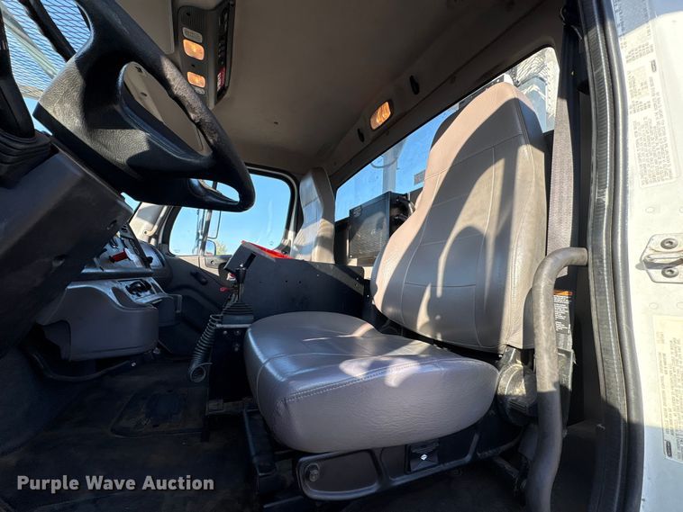 image for item EF1048 2015 Freightliner Business Class M2 bucket truck