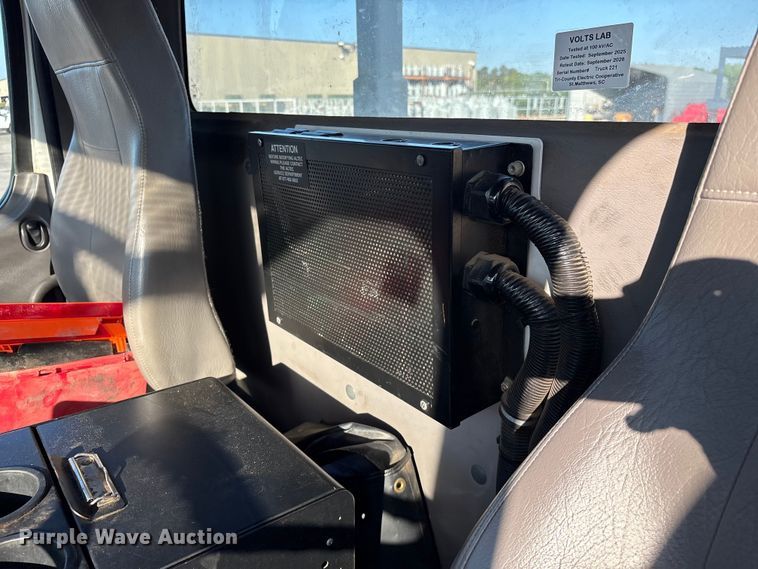 image for item EF1048 2015 Freightliner Business Class M2 bucket truck