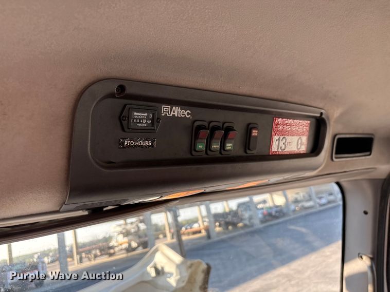 image for item EF1048 2015 Freightliner Business Class M2 bucket truck