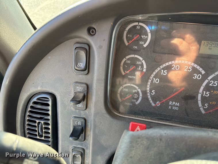 image for item EF1048 2015 Freightliner Business Class M2 bucket truck