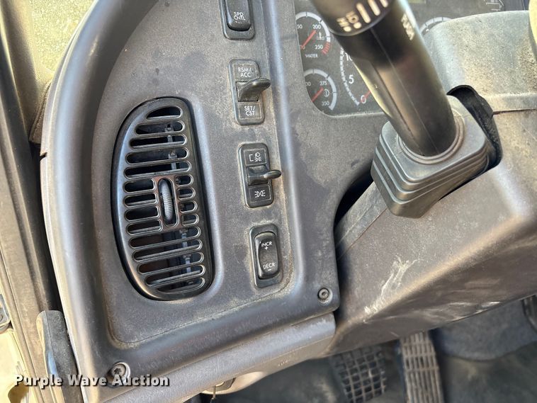 image for item EF1048 2015 Freightliner Business Class M2 bucket truck