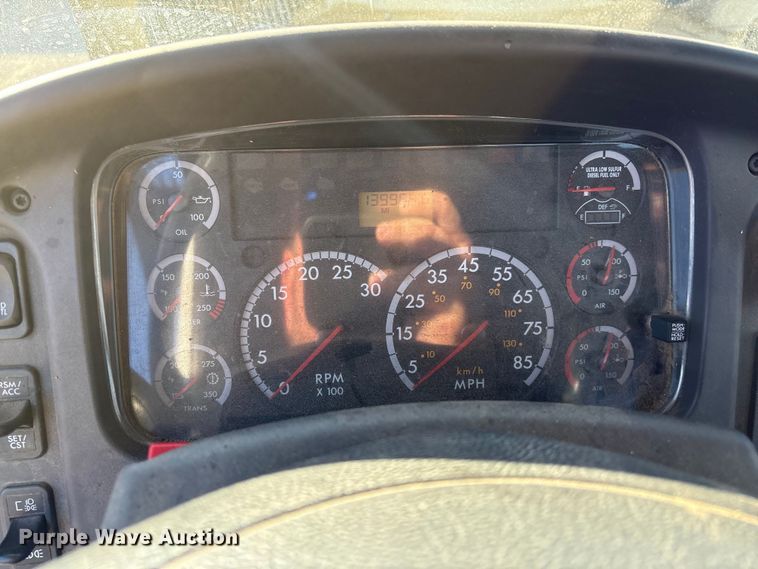 image for item EF1048 2015 Freightliner Business Class M2 bucket truck