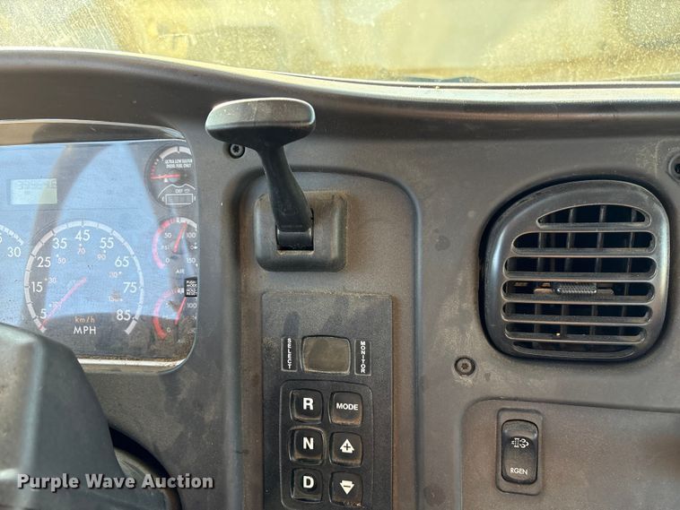 image for item EF1048 2015 Freightliner Business Class M2 bucket truck