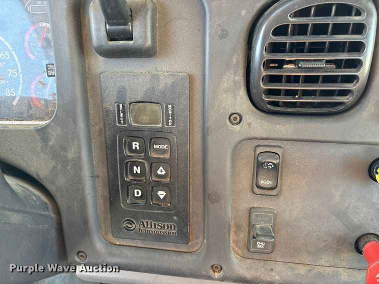 image for item EF1048 2015 Freightliner Business Class M2 bucket truck