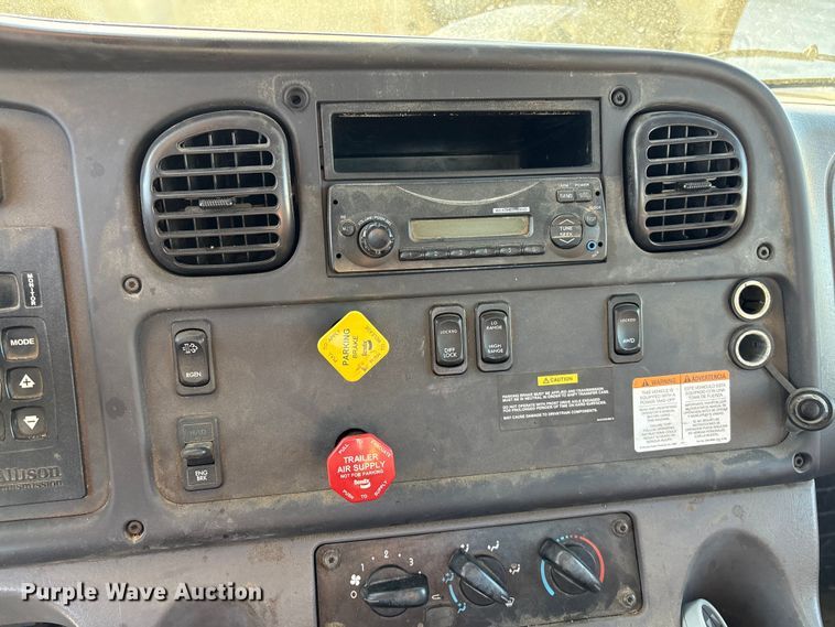 image for item EF1048 2015 Freightliner Business Class M2 bucket truck